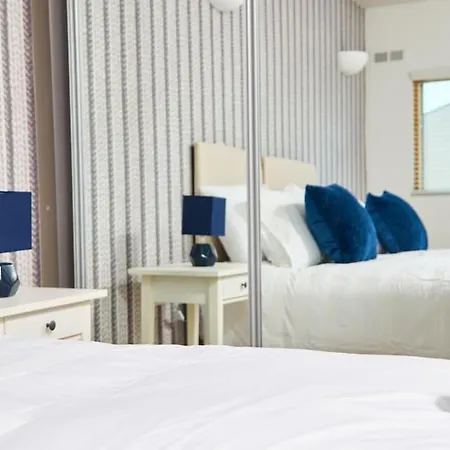 Ls1 Perfect For Business Travellers & Relocation - 4 Beds, 2 Bath - Free Wifi - Monthly Offers *