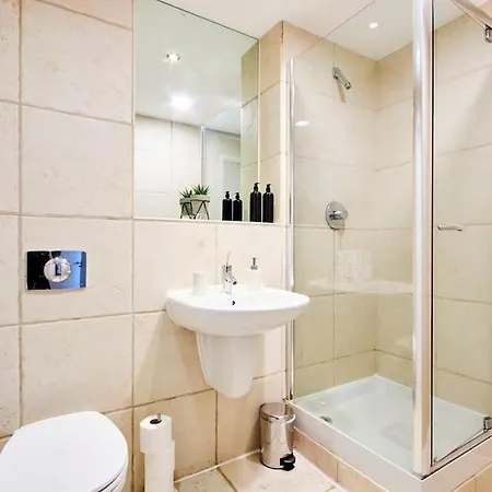 公寓 Perfect For Business Travellers & Relocation - 4 Beds, 2 Bath - Free Wifi - Monthly Offers *