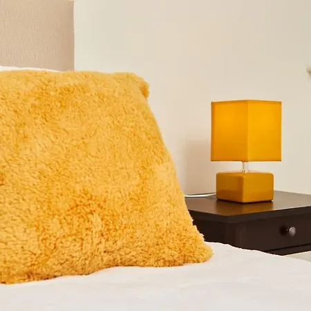 Perfect For Business Travellers & Relocation - 4 Beds, 2 Bath - Free Wifi - Monthly Offers شقة *
