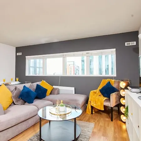 Perfect For Business Travellers & Relocation - 4 Beds, 2 Bath - Free Wifi - Monthly Offers * 利兹