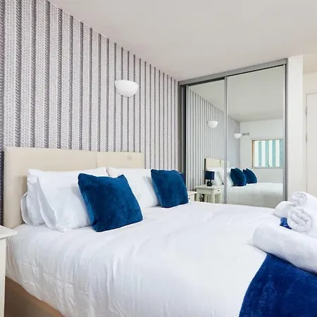 شقة Perfect For Business Travellers & Relocation - 4 Beds, 2 Bath - Free Wifi - Monthly Offers *
