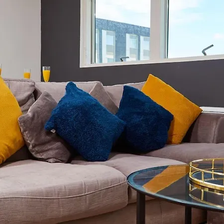 Perfect For Business Travellers & Relocation - 4 Beds, 2 Bath - Free Wifi - Monthly Offers * ليدز