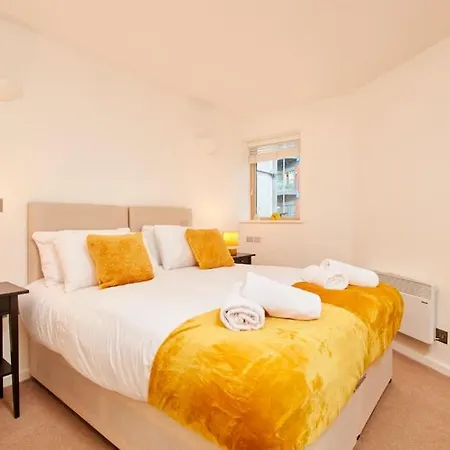 Perfect For Business Travellers & Relocation - 4 Beds, 2 Bath - Free Wifi - Monthly Offers شقة ليدز