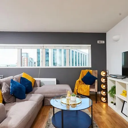 Ls1 Perfect For Business Travellers & Relocation - 4 Beds, 2 Bath - Free Wifi - Monthly Offers *