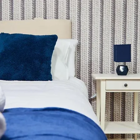 Ls1 Perfect For Business Travellers & Relocation - 4 Beds, 2 Bath - Free Wifi - Monthly Offers