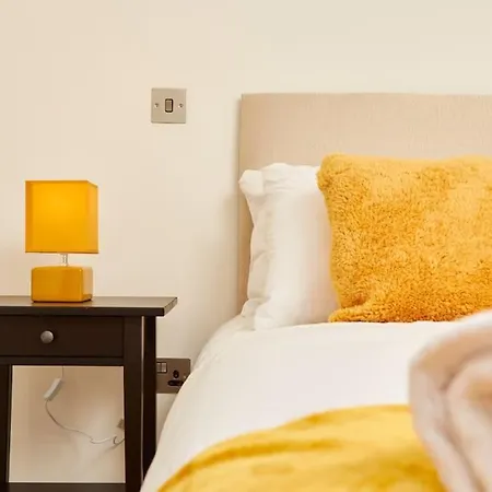 公寓 Perfect For Business Travellers & Relocation - 4 Beds, 2 Bath - Free Wifi - Monthly Offers