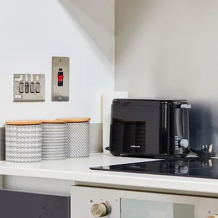 公寓 Perfect For Business Travellers & Relocation - 4 Beds, 2 Bath - Free Wifi - Monthly Offers