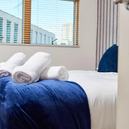 公寓 Perfect For Business Travellers & Relocation - 4 Beds, 2 Bath - Free Wifi - Monthly Offers *