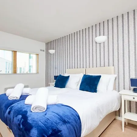 Ls1 Perfect For Business Travellers & Relocation - 4 Beds, 2 Bath - Free Wifi - Monthly Offers *