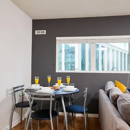 Ls1 Perfect For Business Travellers & Relocation - 4 Beds, 2 Bath - Free Wifi - Monthly Offers