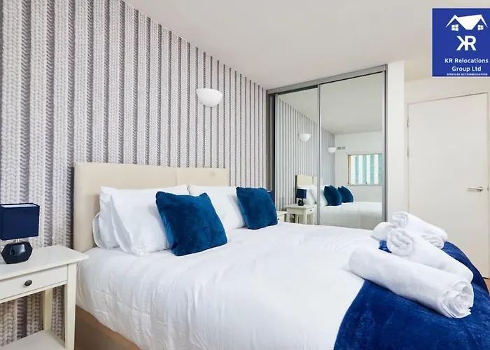 Apartamento Perfect For Business Travellers & Relocation - 4 Beds, 2 Bath - Free Wifi - Monthly Offers *