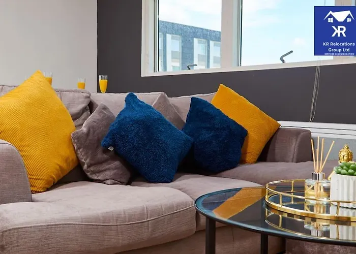 Perfect For Business Travellers & Relocation - 4 Beds, 2 Bath - Free Wifi - Monthly Offers * Leeds (West Yorkshire)