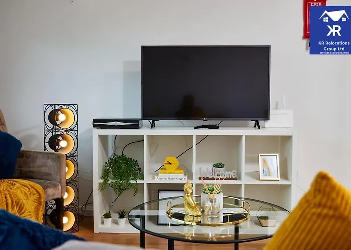 Perfect For Business Travellers & Relocation - 4 Beds, 2 Bath - Free Wifi - Monthly Offers * Leeds (West Yorkshire)