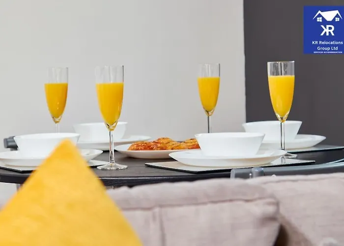 Perfect For Business Travellers & Relocation - 4 Beds, 2 Bath - Free Wifi - Monthly Offers * Leeds (West Yorkshire)