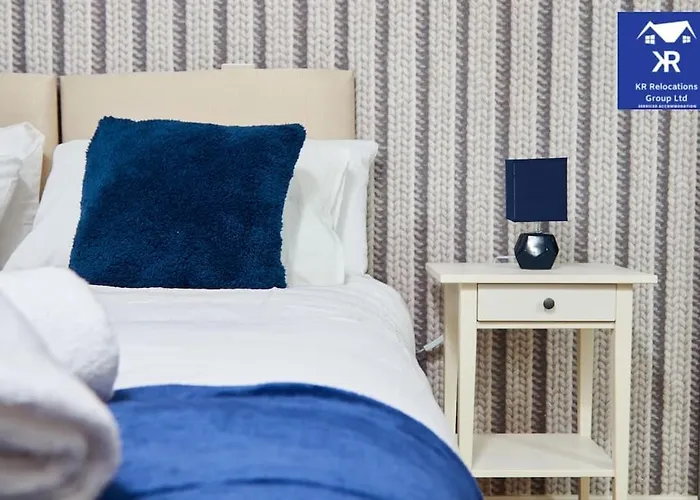 Perfect For Business Travellers & Relocation - 4 Beds, 2 Bath - Free Wifi - Monthly Offers