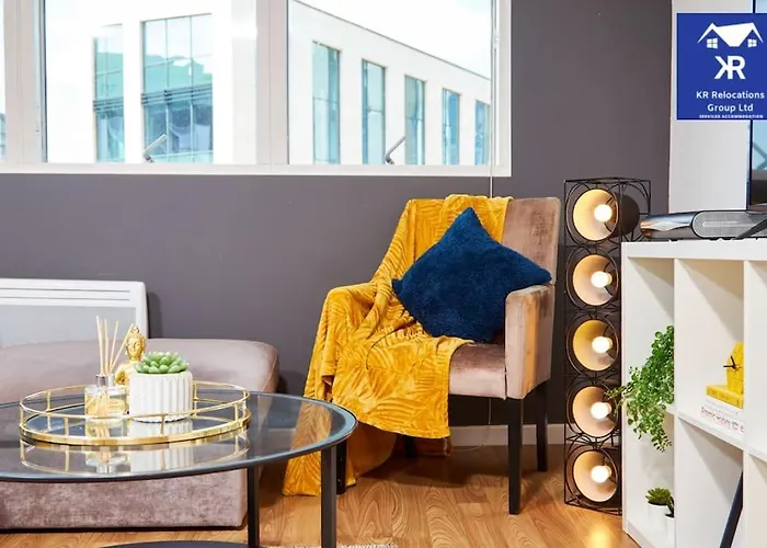 Perfect For Business Travellers & Relocation - 4 Beds, 2 Bath - Free Wifi - Monthly Offers *