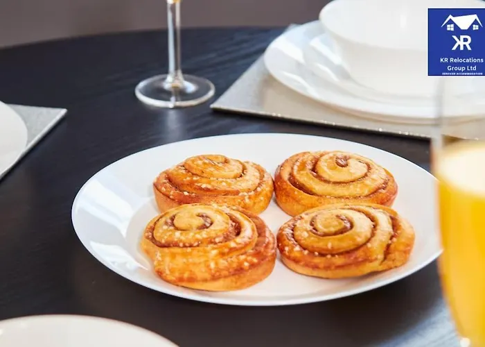 Perfect For Business Travellers & Relocation - 4 Beds, 2 Bath - Free Wifi - Monthly Offers *