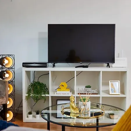 Perfect For Business Travellers & Relocation - 4 Beds, 2 Bath - Free Wifi - Monthly Offers * Leeds (West Yorkshire)