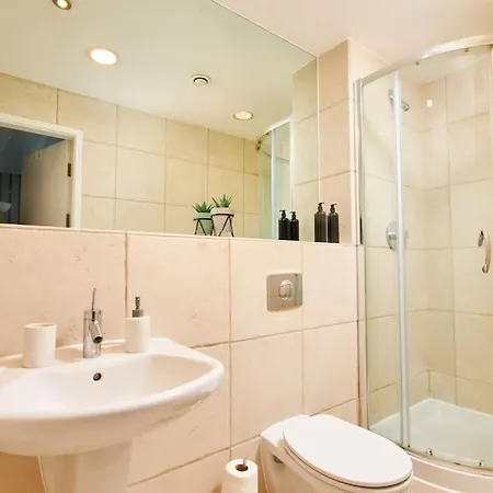 Appartement Perfect For Business Travellers & Relocation - 4 Beds, 2 Bath - Free Wifi - Monthly Offers