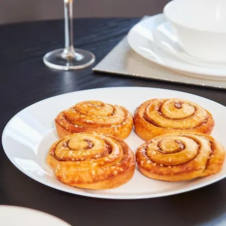 Perfect For Business Travellers & Relocation - 4 Beds, 2 Bath - Free Wifi - Monthly Offers *