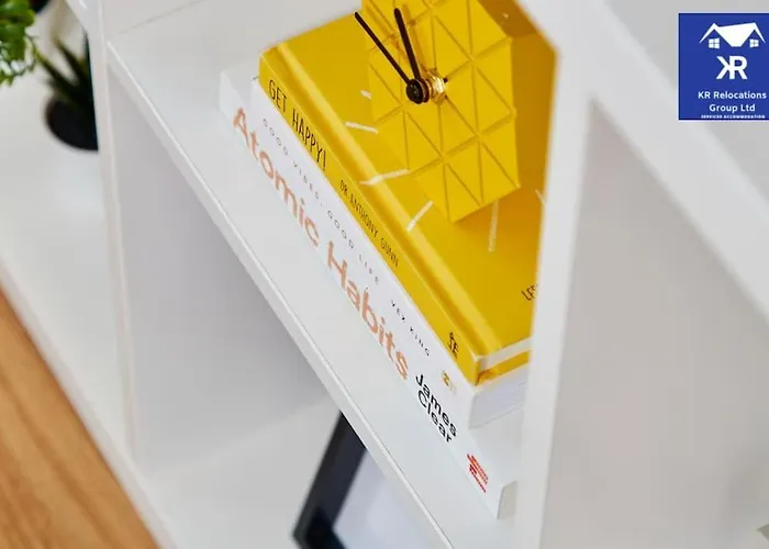 Perfect For Business Travellers & Relocation - 4 Beds, 2 Bath - Free Wifi - Monthly Offers *