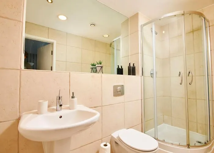 公寓 Perfect For Business Travellers & Relocation - 4 Beds, 2 Bath - Free Wifi - Monthly Offers